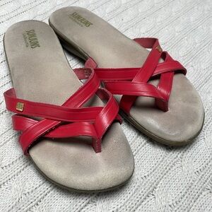 Women’s sz 8.5 red Sunjuns Sharons G. H. Bass & Co leather thong good condition